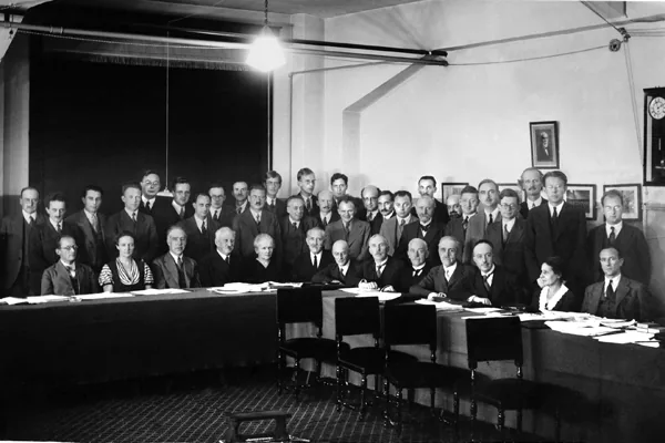1933. Séptimo